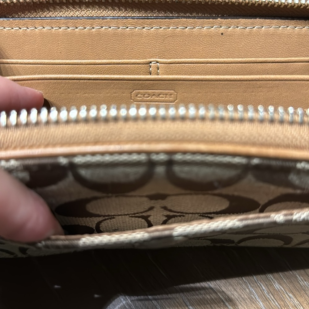 Coach Wallet - Picture 4 of 4